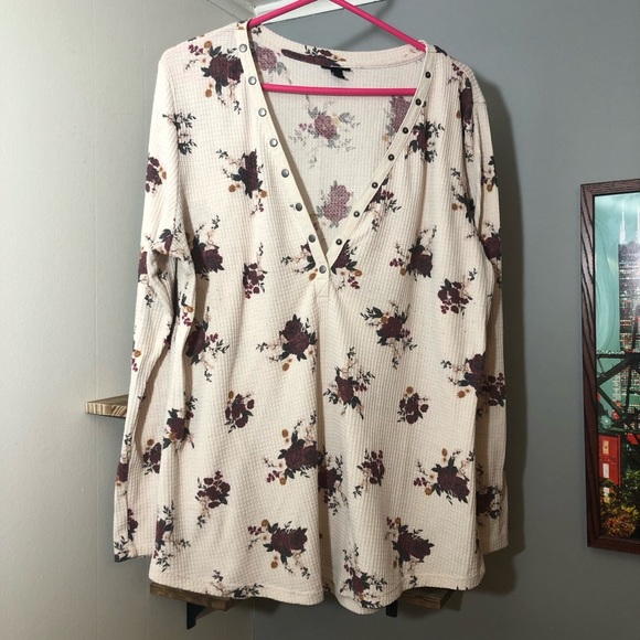 Long sleeve Henley Tee